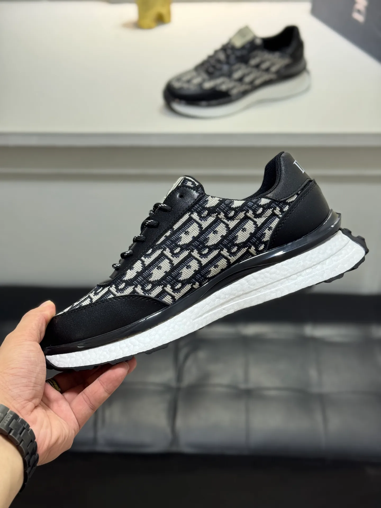 Men's shoes 💰440 [New style] 🐬🐬Original quality (Dior) latest model 🎁casual and fashionable men's shoes 👟hot style💥simple and elegant version, exclusive for trendy men. Unique official website latest brand elements 👑original decoration, imported cowhide stitching with classic fabrics, fashionable and generous accessories, ✅foamed TPU wear-resistant and taller outsole, light and comfortable. Size: 38-44 (45 customized